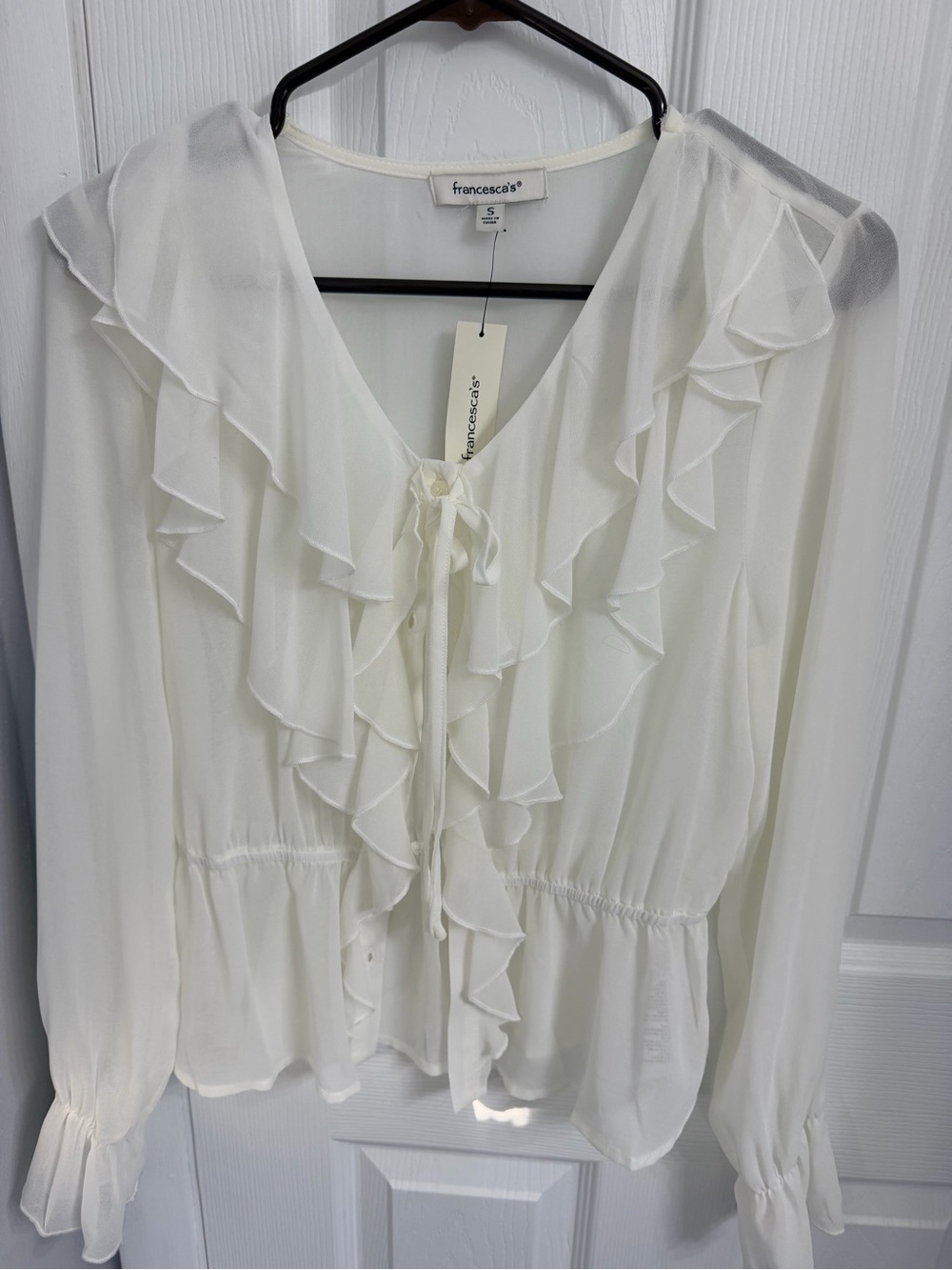 Francesca’s Gabbie Ruffle Front Blouse ✨ NWT S
